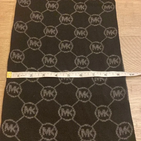NWT Michael Kors Black & Grey Scarf - Picture 7 of 8